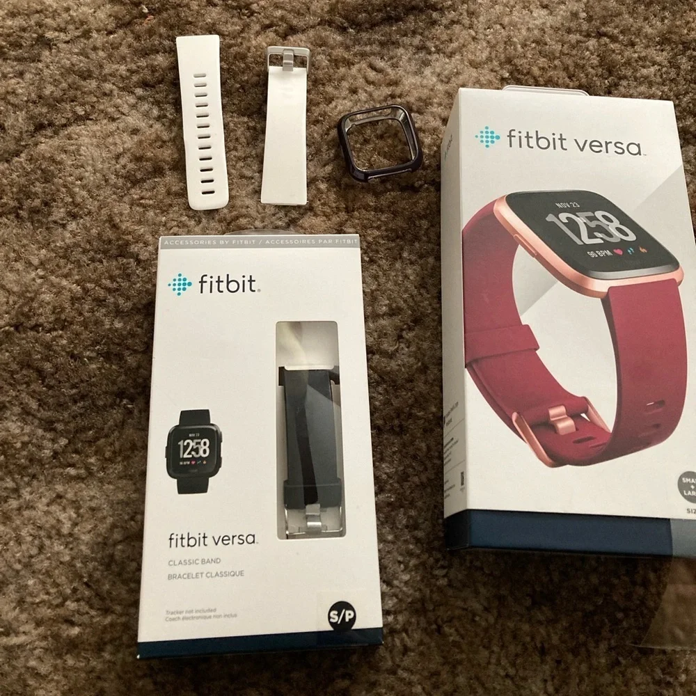 Rose Gold Fitbit Versa with Accessories all in excellent condition